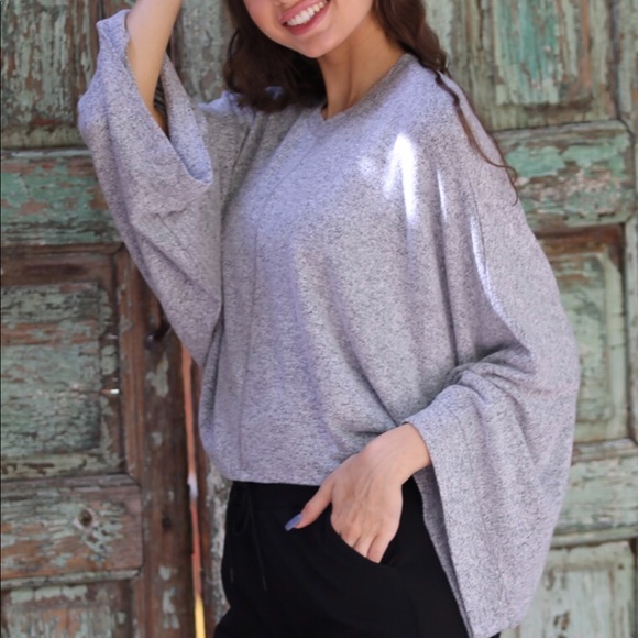 LUXURIOUSLY SOFT RAGLAN SLEEVE TOP - Picture 2 of 10